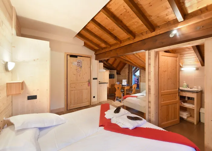Loc'hotel Alpen Sports ホテル 3*