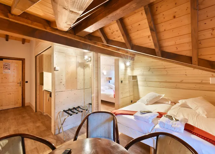 Loc'hotel Alpen Sports レ・ジェ