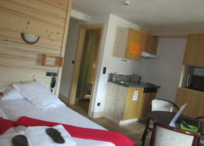 Loc'hotel Alpen Sports ホテル